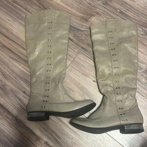 Charles Albert Knee high boots with inside zipper sz 8